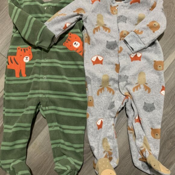 Simple Joys by Carter's 2-pack fleece footed sleep & play sleepers (3-6 months) - Picture 4 of 8